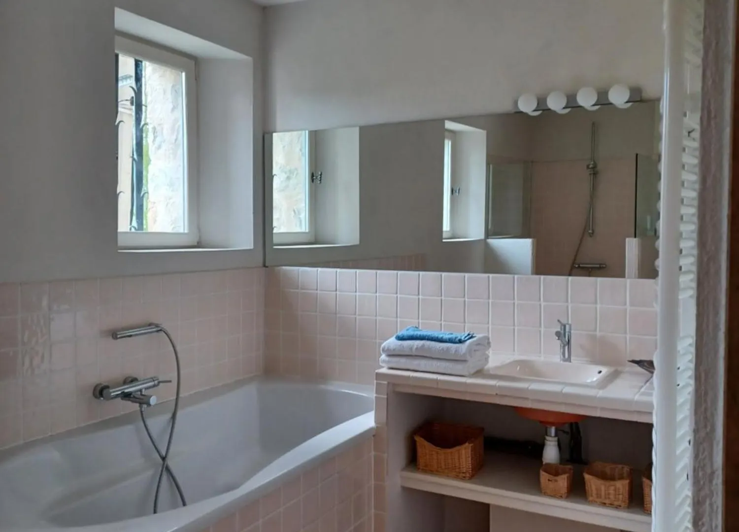 Bed and Breakfast La Fond De Miere à Lachau 0*,  France